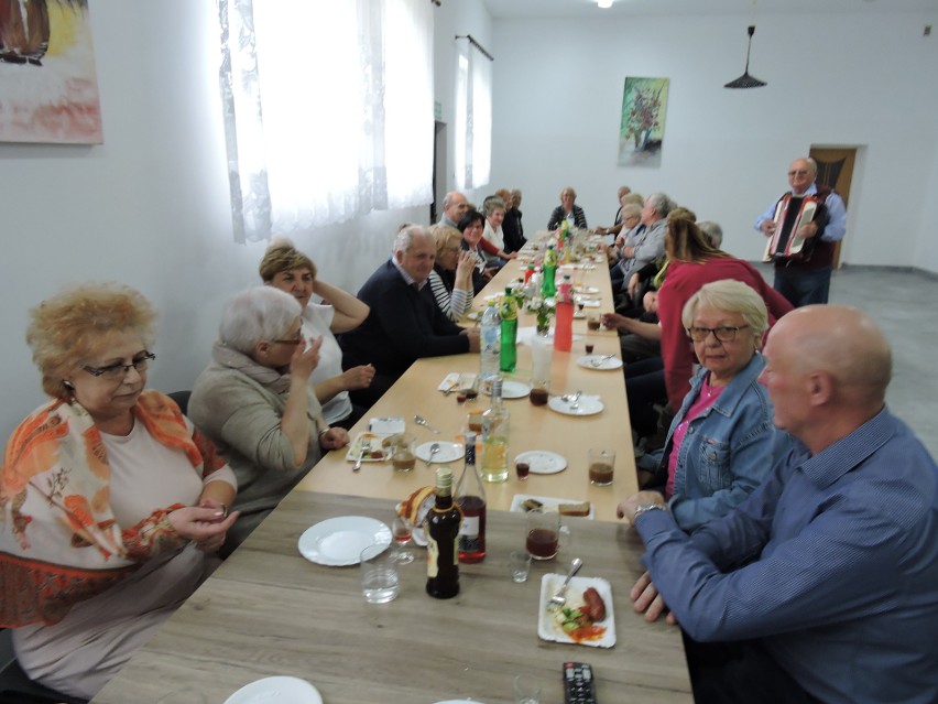 Rzekuń. Seniorzy z gminy spotkali się na majówce integracyjnej. Bawili się w Susku Nowym