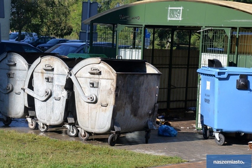 Znów płoną śmietniki na osiedlu Południe we Włocławku [zdjęcia]