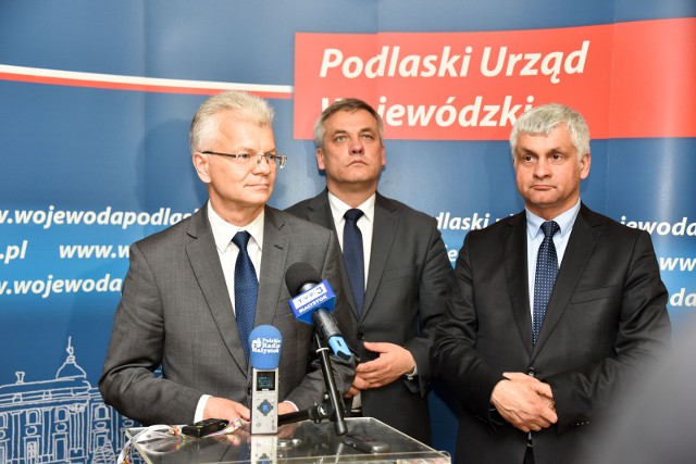 W rozmowach uczestniczyli (od lewej): Ričardas Degutis, litewski wiceminister transportu, Jerzy Szmit, wiceszef resortu infrastruktury oraz Bohdan Paszkowski, wojewoda podlaski.