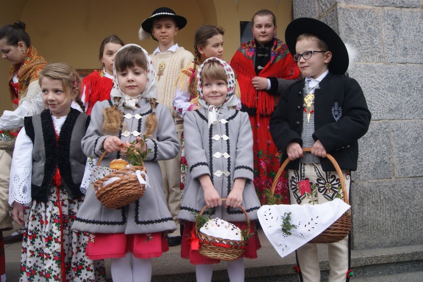 Podhale: W Białym Dunajcu mali górale święcili swoje koszyczki