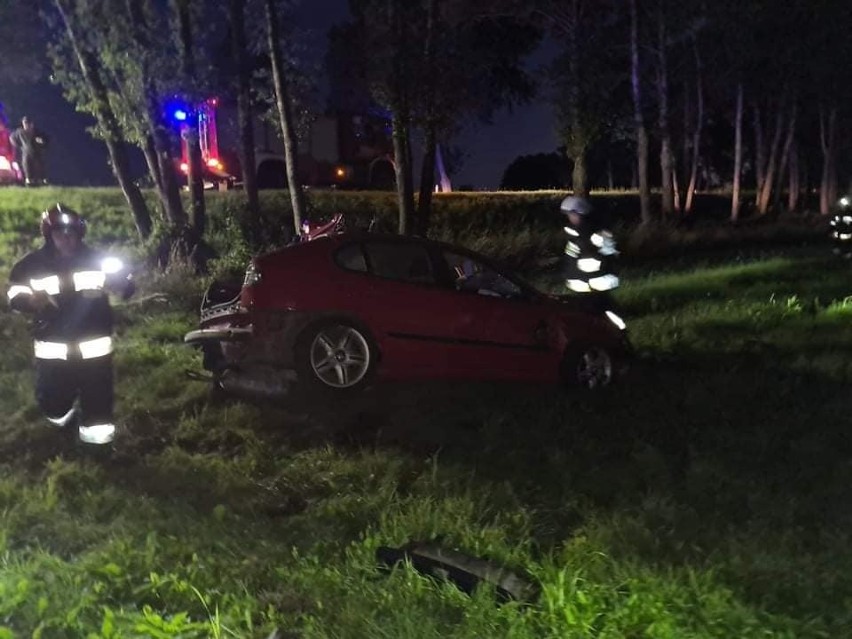 Wypadek na DK 64. Jedna osoba ranna po dachowaniu