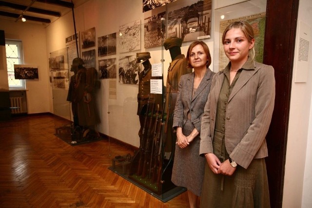 Wystawę przygotowały Ewelina Gauze z Archiwum Pań-stwowego w Radomiu (od prawej) i Katarzyna Wrona z Mu-zeum Malczewskiego.