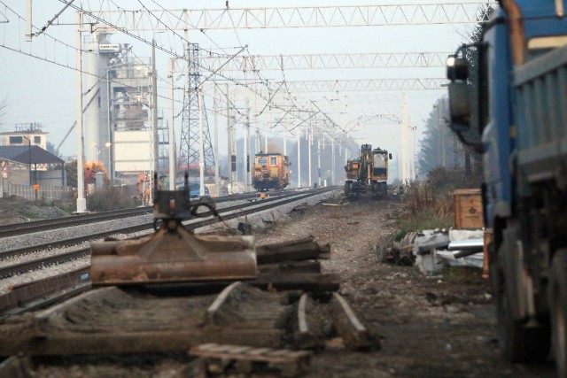 Tory remontowane będą jeszcze do końca 2020 roku, ale pociągi mają pojechać do Warszawy za miesiąc
