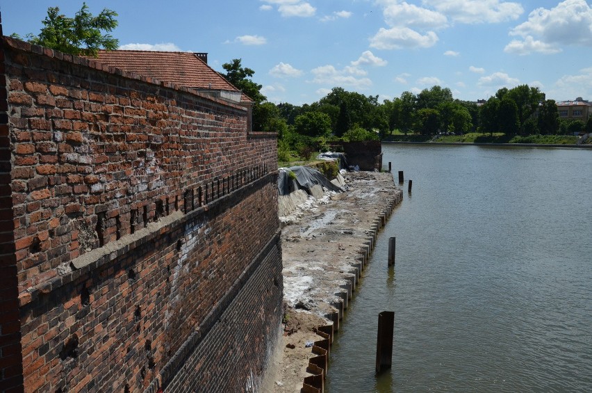 Znika mur między Odrą a Ostrowem Tumskim. Będzie promenada? (ZDJĘCIA)