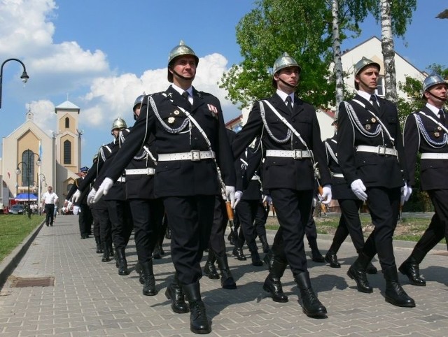 Część oficjalną Dnia Strażaka zakończyła efektowna defilada ulicami Skarżyska.