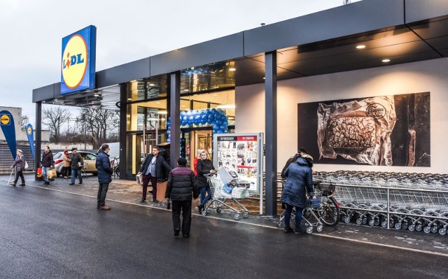 Lidl Polska zatrudnia! I podwyższa pensje swoim pracownikom. Od 3,4 tys. do 4,1 tys. zł na dobry początek