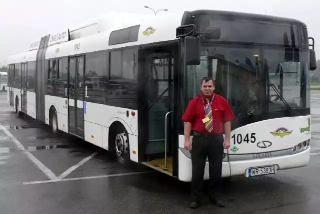 Autobus otrzymał już numer taborowy i niebawem zostanie przemalowany w miejskie barwy &#8211; mówi Krzysztof Kowal, dyrektor do spraw technicznych Miejskiego Przedsiębiorstwa Komunikacji w Radomiu.