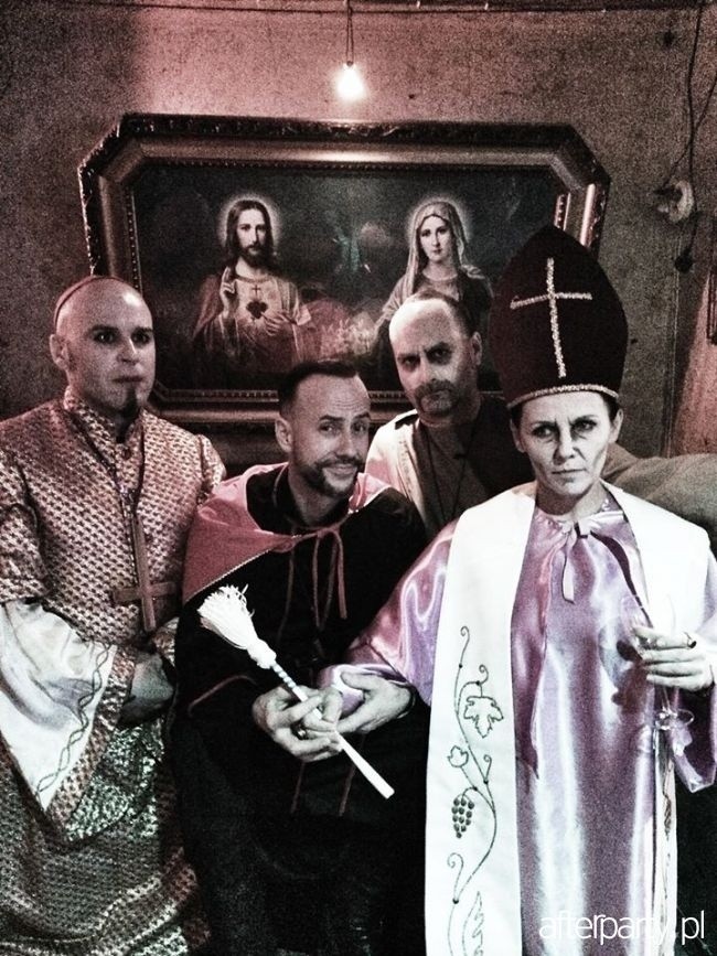 Nergal, czyli Adam Darski, wraz z towarzyszami. Sylwestra...