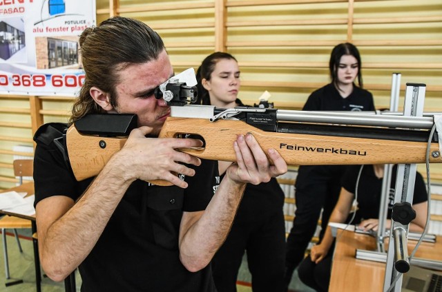 Konkurencje, w których zmagali się uczniowie klas mundurowych, zostały przygotowane we współpracy z Komendą Miejską Policji w Bydgoszczy.