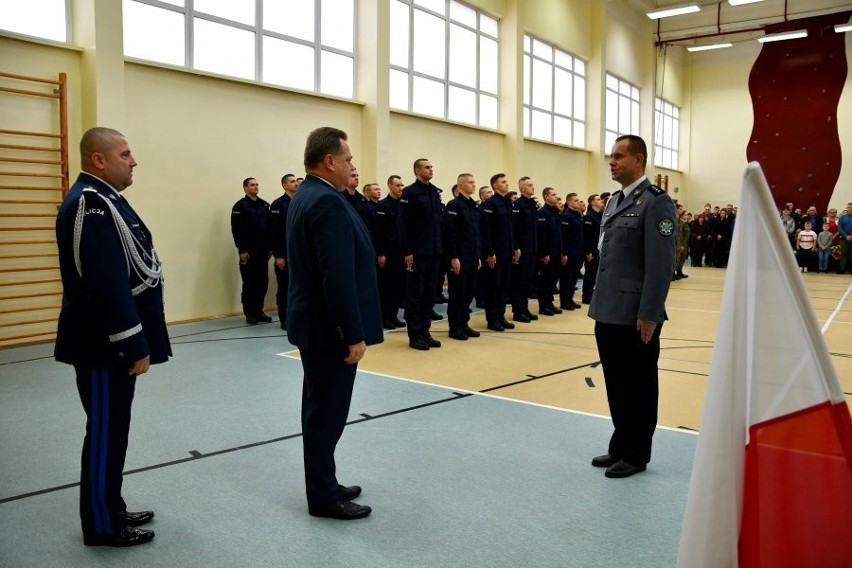 Białystok. Podlaska Policja ma 36 nowych funkcjonariuszy. Wśród nich jest 7 kobiet i 29 mężczyzn [ZDJĘCIA]