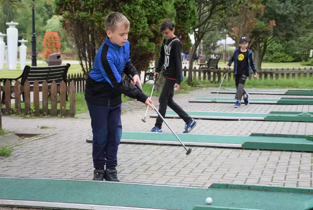 Pod tężniami w Inowrocławiu odbyły się zawody mini golfa