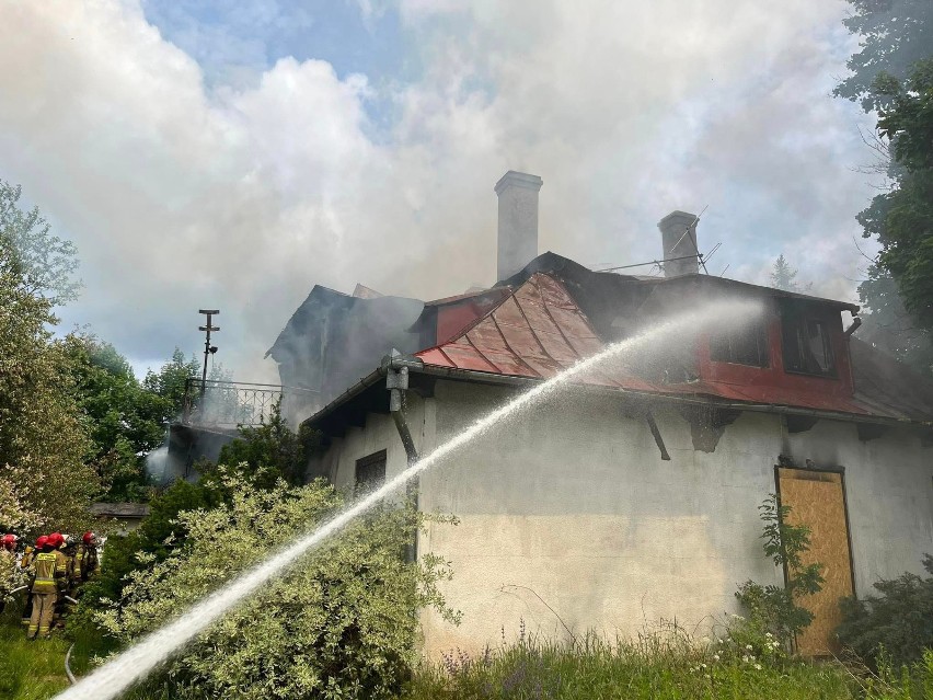 Do pożaru budynku po zabytkowym dworku w Suchedniowie doszło...
