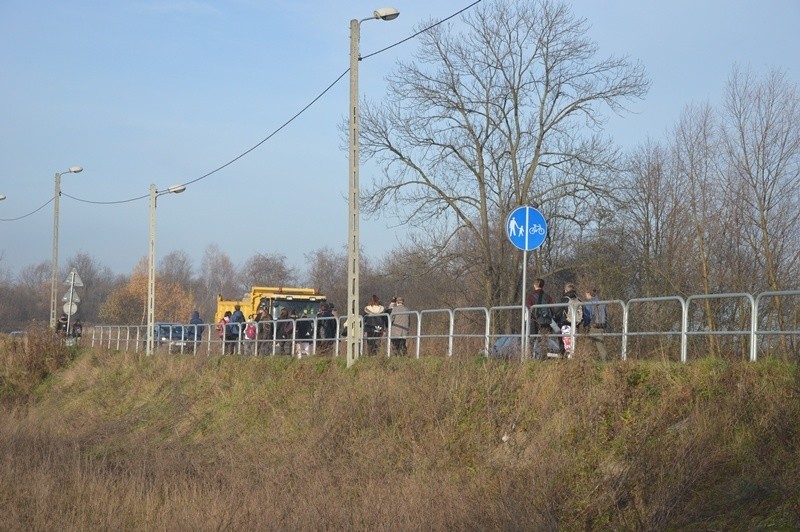 Nowy Sącz. Most na ul. Kamiennej uszkodzony. Mogą nim przejeżdżać auta do 3,5 tony [ZDJĘCIA]