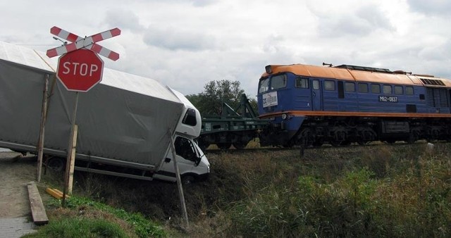 Wypadek na przejeździe kolejowym w Pustyni koło Dębicy.