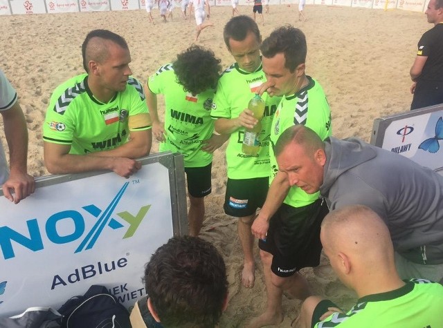 Jedna wygrana i dwie porażki taki jest bilans występu TS Wima Sea Lions Słupsk w pierwszym tegorocznym turnieju ekstraklasy beach soccera w Gdańsku.