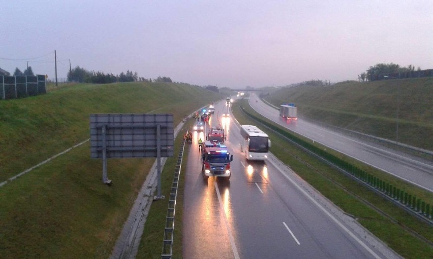 Wypadek porsche: Porsche dachowało na autostradzie A1 w...
