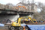 Sosnowiec. Rozbierają wiadukt kolejowy na ulicy Wojska Polskiego. Duże utrudnienia dla kierowców i objazdy, także dla autobusów 