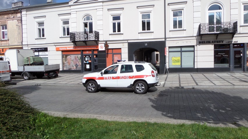 W centrum Częstochowy ulatnia się gaz. Trwa akcja straży, gazowników ZDJĘCIA