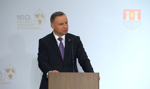 Prezydent Andrzej Duda podczas przemówienia na sesji Rady Miasta w Bodzentynie.