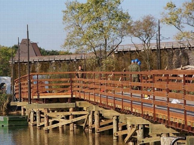 Tak prezentuje się nowy mostek w Parku Solankowym w Inowrocławiu