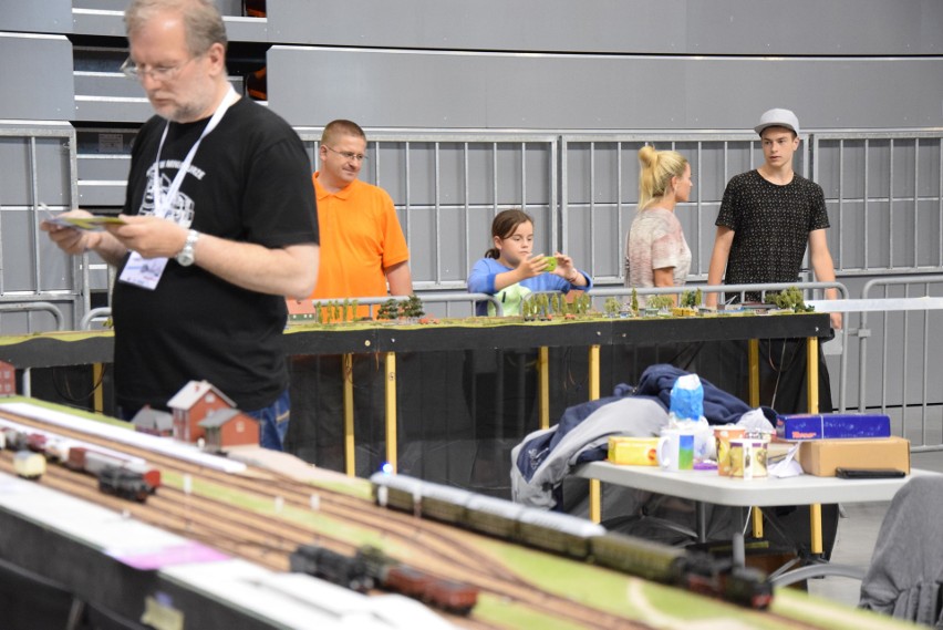 Bielsko-Biała: Miniaturowe pociągi kursują w hali pod Dębowcem. Są naprawdę niesamowite! ZDJĘCIA