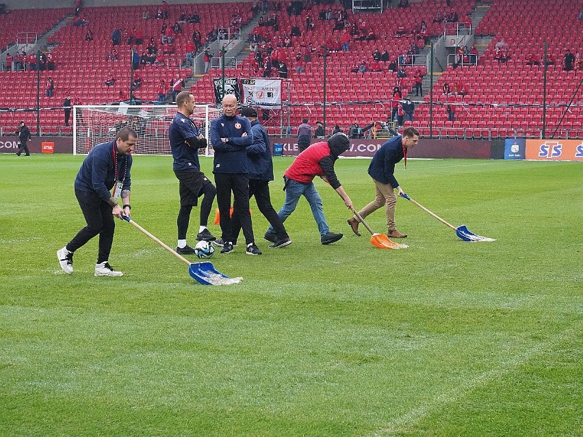 Skandal po łódzku. Stadion Widzewa zawsze  przegrywa z deszczem! Zobaczcie ZDJĘCIA