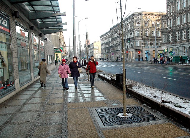 Godzina 16, komunikacyjny szczyt, a na oddanej kilka godzin wcześniej ulicy pustki. Z wybudowaną za 16,5 mln zł ulicą wygrała wczoraj ul. Kopernika!