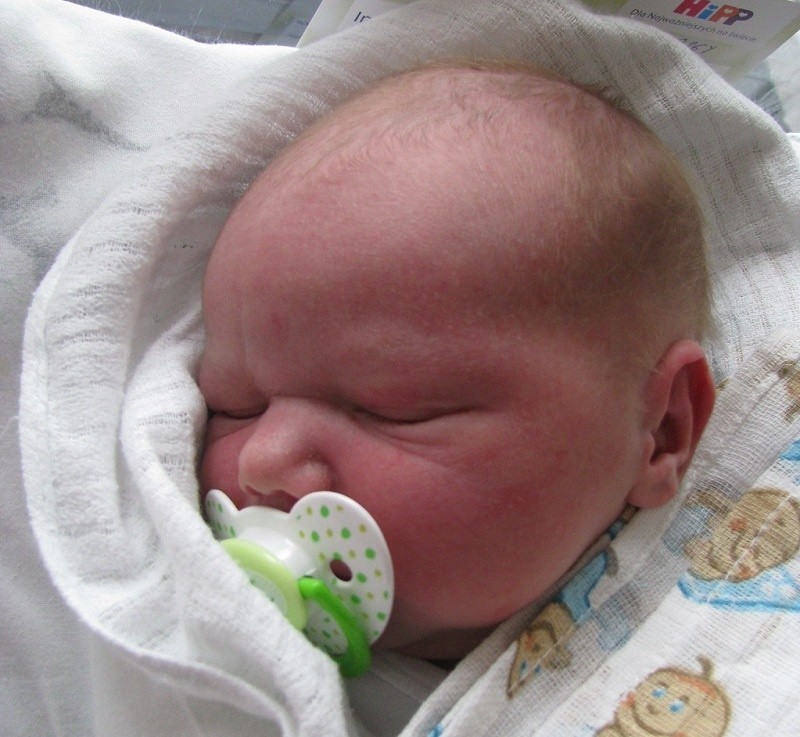 Mikołaj Knap urodził się 6 listopada, ważył 4190 g i mierzył...