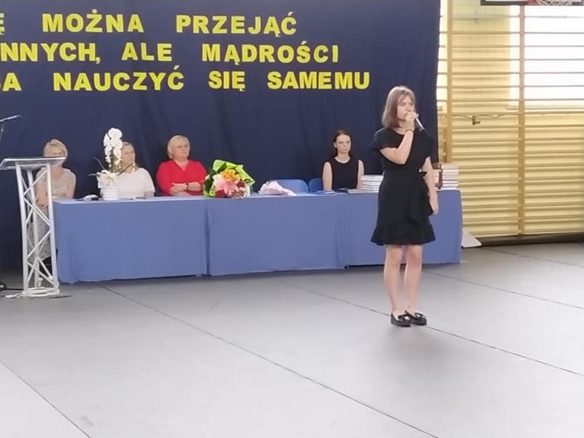 Zakończenie roku szkolnego ósmoklasistów w Szkole Podstawowej nr 2 w Ostrowi Mazowieckiej. 25.06.2021