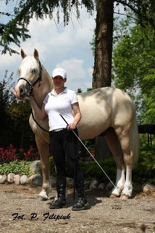 Anna Malinowska ma hodowlę koni. Prowadzi ją z mężem Markiem.
