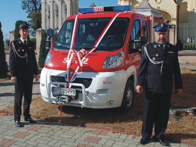 Nowy samochód strażaków OSP z Pigan.