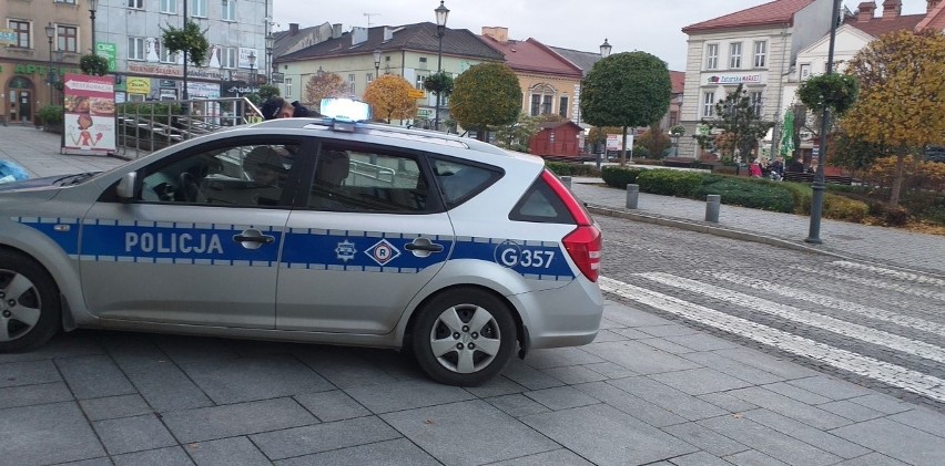 Wadowice. Policja pod biurem europoseł PiS Beaty Szydło