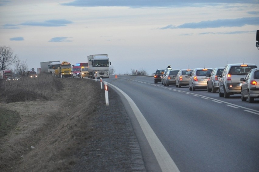 Wypadek pod Osiekiem. Zderzyły się dwa tiry i auto osobowe (ZDJĘCIA)