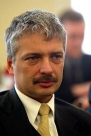 Robert Gwiazdowski: Ddotąd ministrowie finansów po prostu nie dokonywali odpisów na FRD. A minister Rostowski twórczo rozwinął tę myśl i postanawia zabrać FRD to, co on już tam ma.