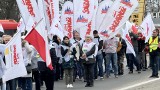 Nowosolski Marsz Solidarności przeszedł ulicami miasta. Związkowcy wsparli pracowników samorządowych w walce o podwyżki pensji | FOTO, WIDEO