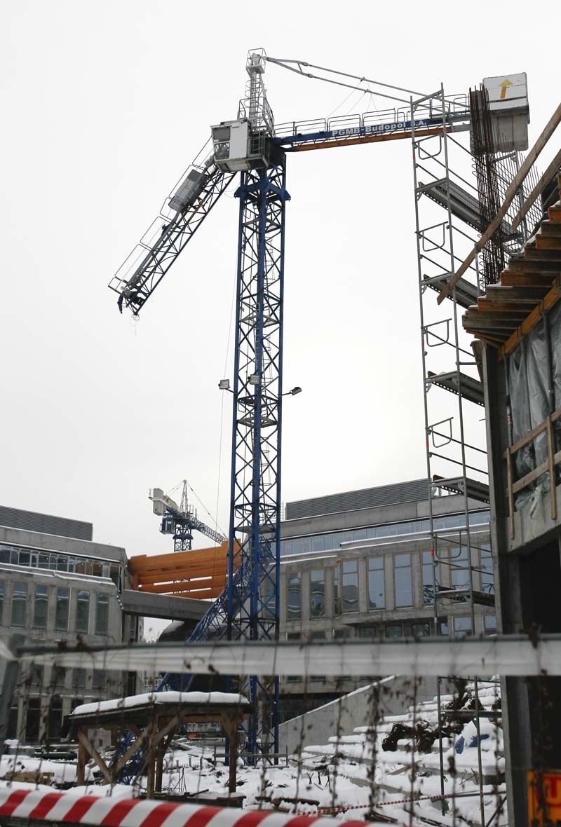 Teren budowy został zabezpieczony. Prawie 150 osób zostało...