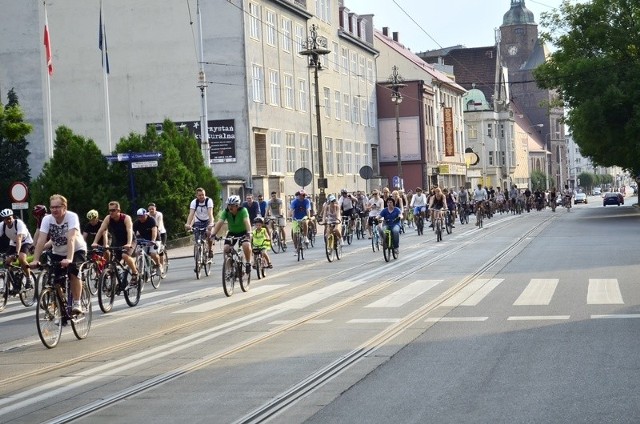 Masa Krytyczna w Gorzowie przebiegła najważniejszymi ulicami w centrum miasta. Rowerzyści przejechali także obok Urzędu Miasta.