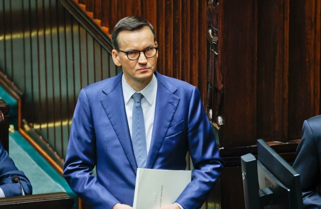 Mateusz Morawiecki, były szef rządu, przypomniał na X, że to rząd PiS wynegocjował zaliczkę dla Polski w ramach Krajowego Planu Odbudowy.