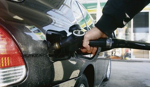 Eksperci rynku paliwowego przewidują, że jeszcze w tym roku ceny paliw spadną o 10 groszy