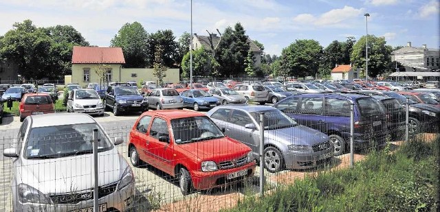 Na wielickim park&ride jest coraz trudniej o wolne miejsca