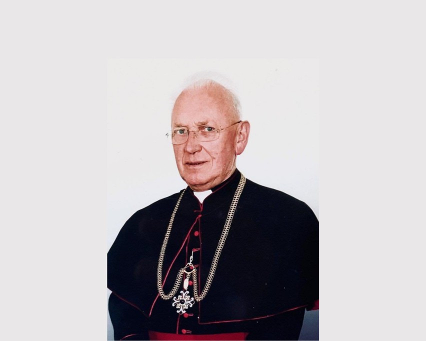 ks. prałat Jan Kufel, emerytowany proboszcz parafii pw....