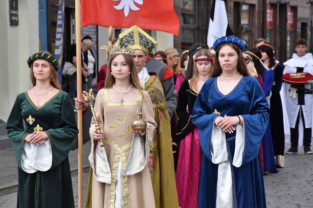 W Inowrocławiu obchodzono dzień patronki miasta - Królowej Jadwigi. Historyczna impreza odbyła się na Rynku