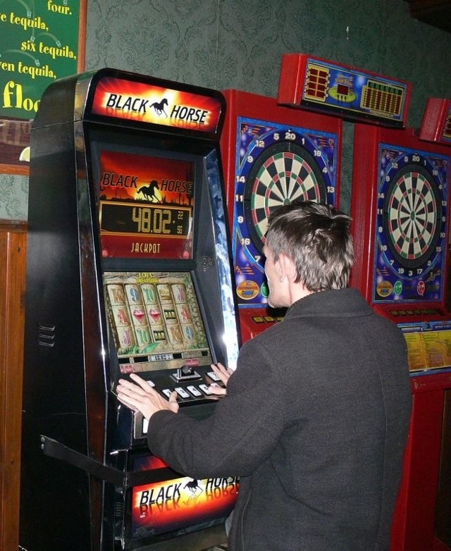 Rząd zapowiada, że za 5 lat takie automaty znikną z pubów oraz barów