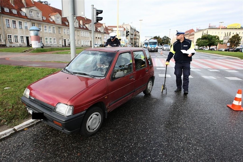 Auto potrąciło dziewczynę w centrum Szczecina