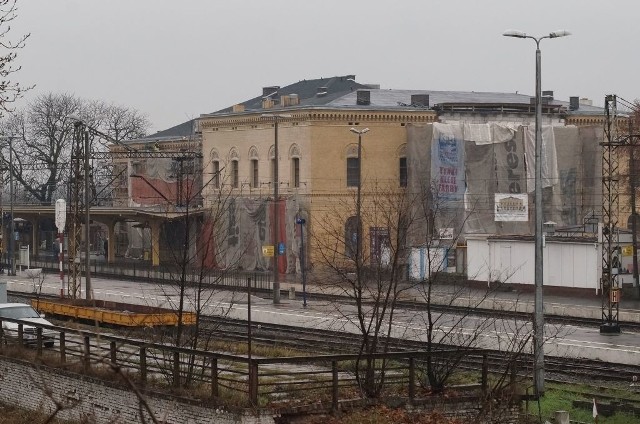 Inkubator początkowo miał powstać na terenie zakupionego przez Kujawsko-Pomorski Fundusz Pożyczkowy dworca autobusowego. Gdy jednak pojawiła się szansa na wynajęcie pomieszczeń w modernizowanym właśnie budynku dworca PKP, fundusz postanowił z niej skorzystać.