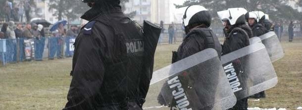 Zadyma po meczu Pogoń Lębork - Gryf Wejherowo. Dwóch policjantów zostało wtedy rannych.