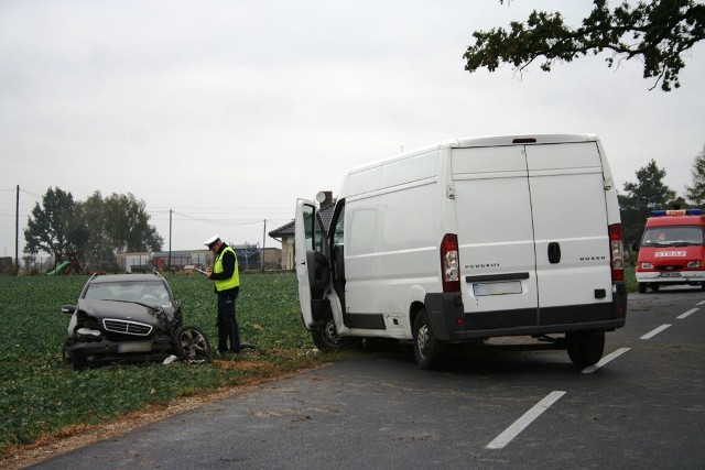 W wypadku ucierpiał 58-letni kierowca mercedesa