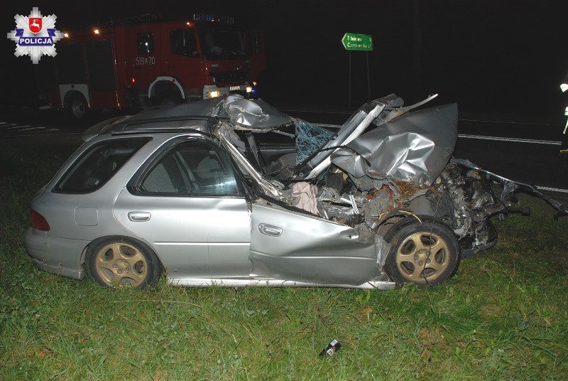 Wypadek w Tchórzewie Kolonii. Subaru zderzyło się z ciągnikiem (ZDJĘCIA)