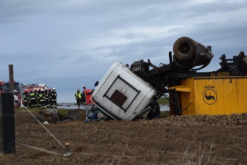 Śmiertelny wypadek na łączniku A4. Nie żyje 30-latka (ZDJĘCIA)