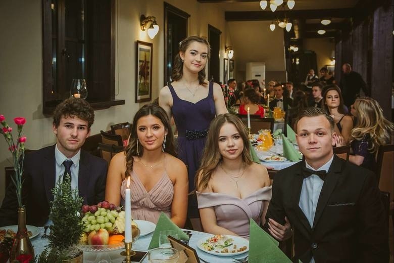 Najpiękniejsze pary na studniówkach 2019 w Małopolsce [ZDJĘCIA]